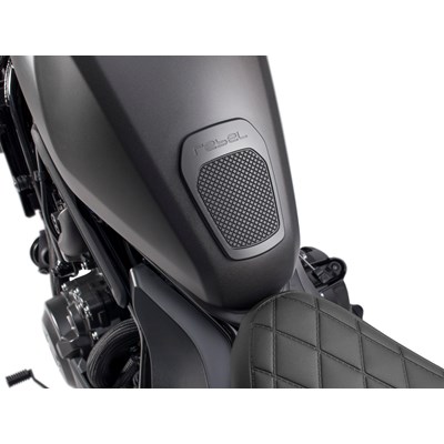 Honda Rebel 500 Tankin suojatarra, keski