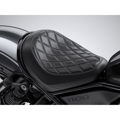 Honda Rebel 1100 Timanttikuvioitu istuin extra pehmustuksella, musta