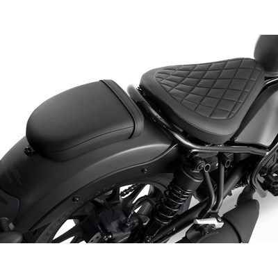 Honda Rebel 500 Kustomoitu ajajan istuin, musta