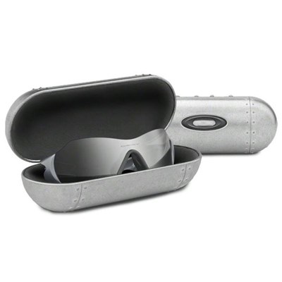 Oakley Large Metal Vault aurinkolasikotelo